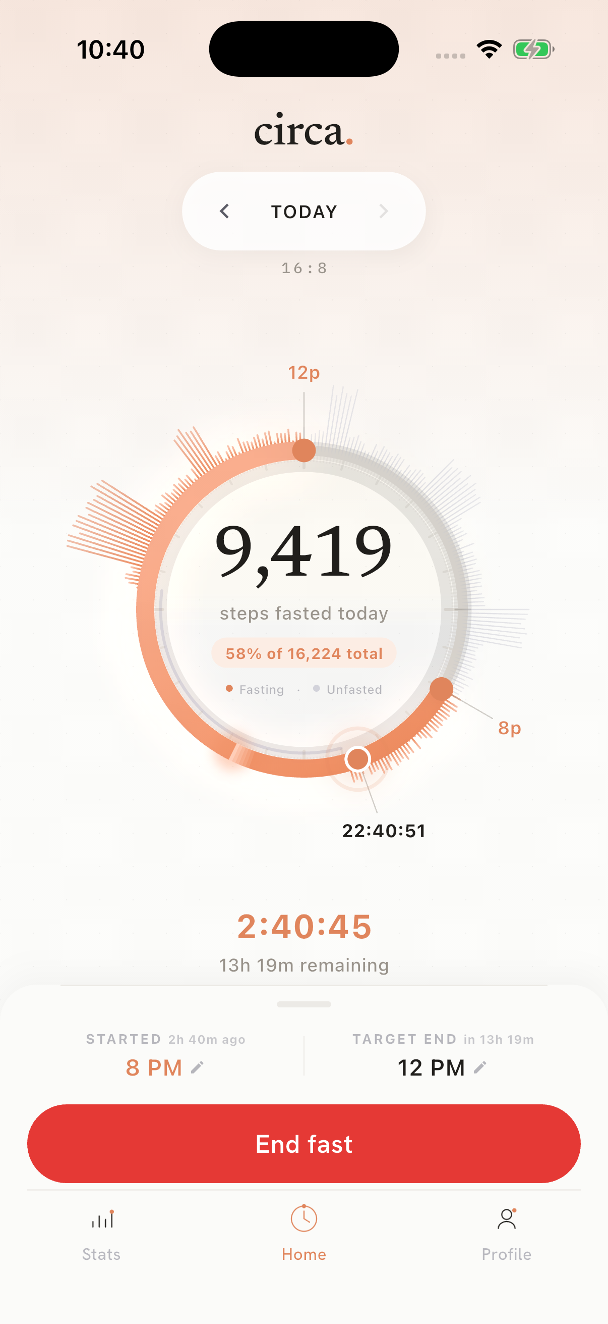 Circa home screen: a circular 24-hour clock showing an active 16:8 fast with step bars around the ring
